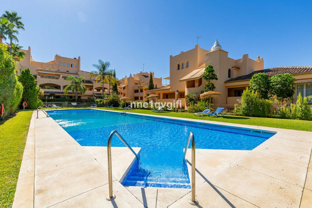 Middle Floor Apartment Elviria Málaga - image 17