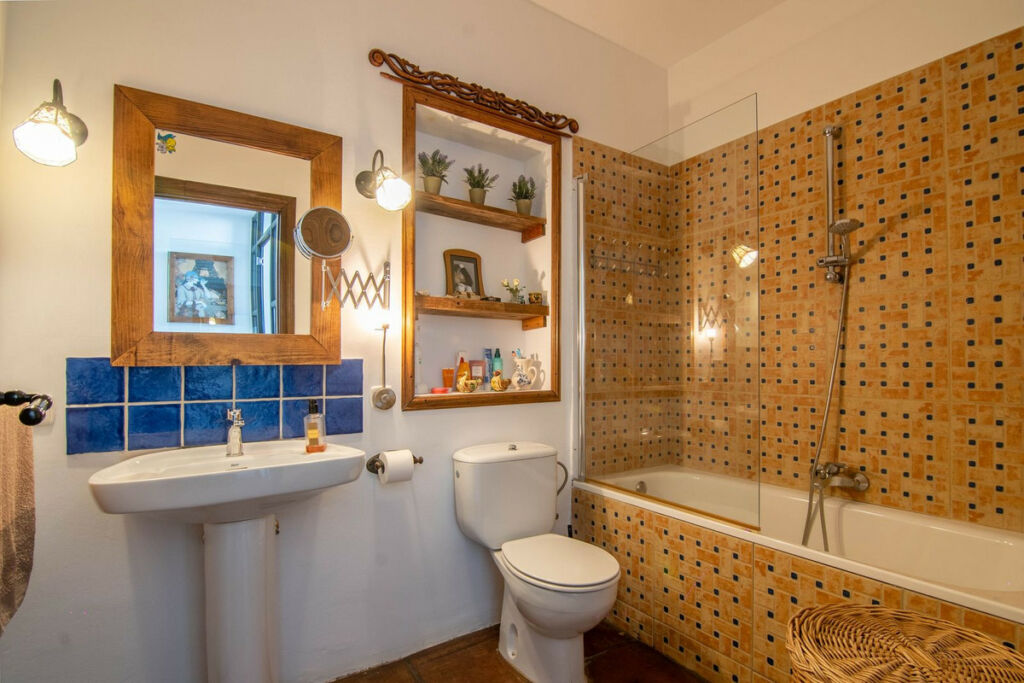 Detached Villa Estepona Málaga - image 17