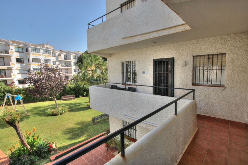 Middle Floor Apartment Torrenueva Málaga - image 16