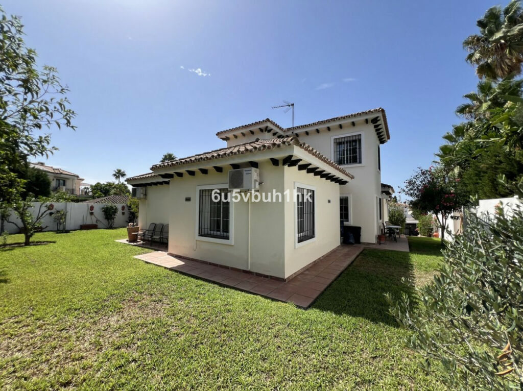 Townhouse El Paraiso Málaga - image 16