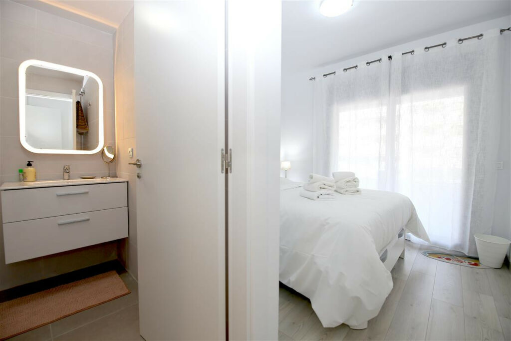 Middle Floor Apartment Estepona Málaga - image 16