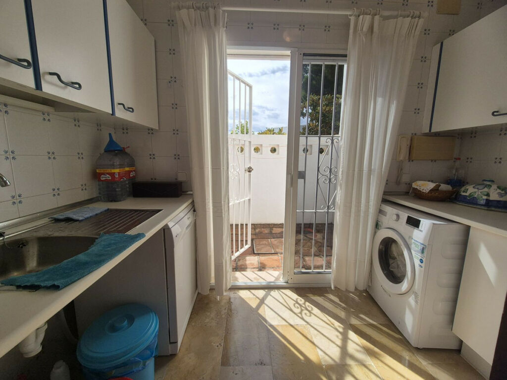 Townhouse Guadalmina Baja Málaga - image 26