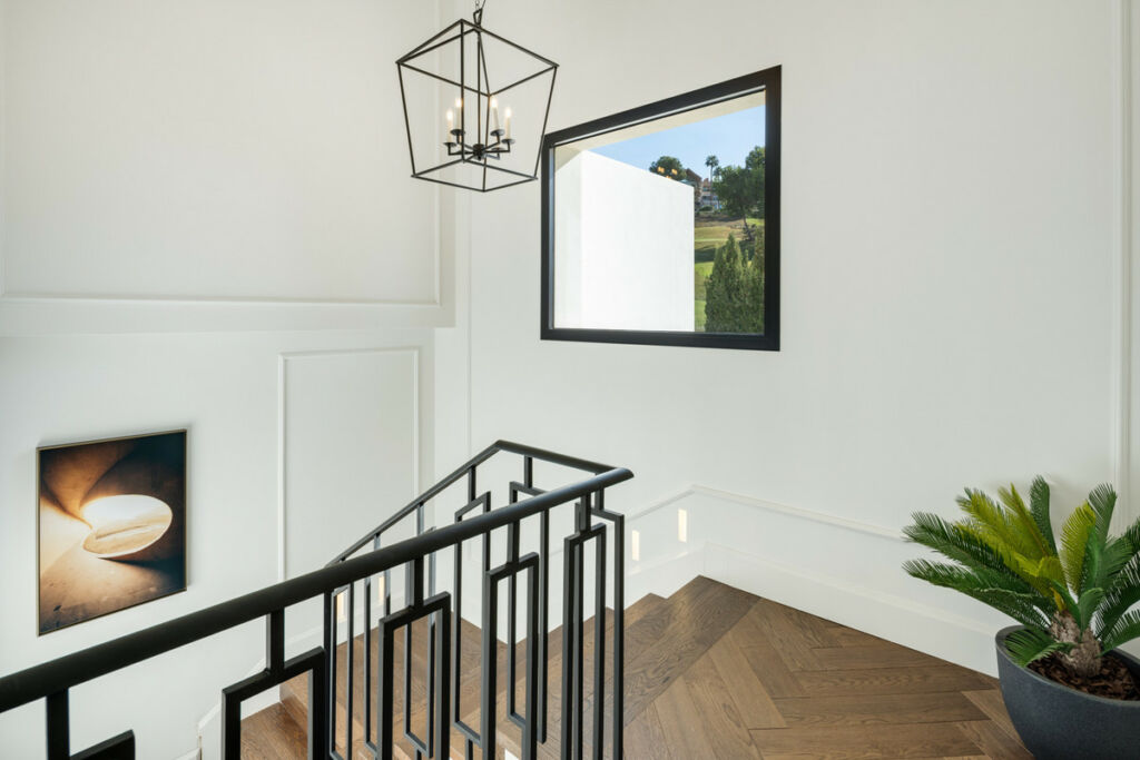 Detached Villa Nueva Andalucía Málaga - image 16