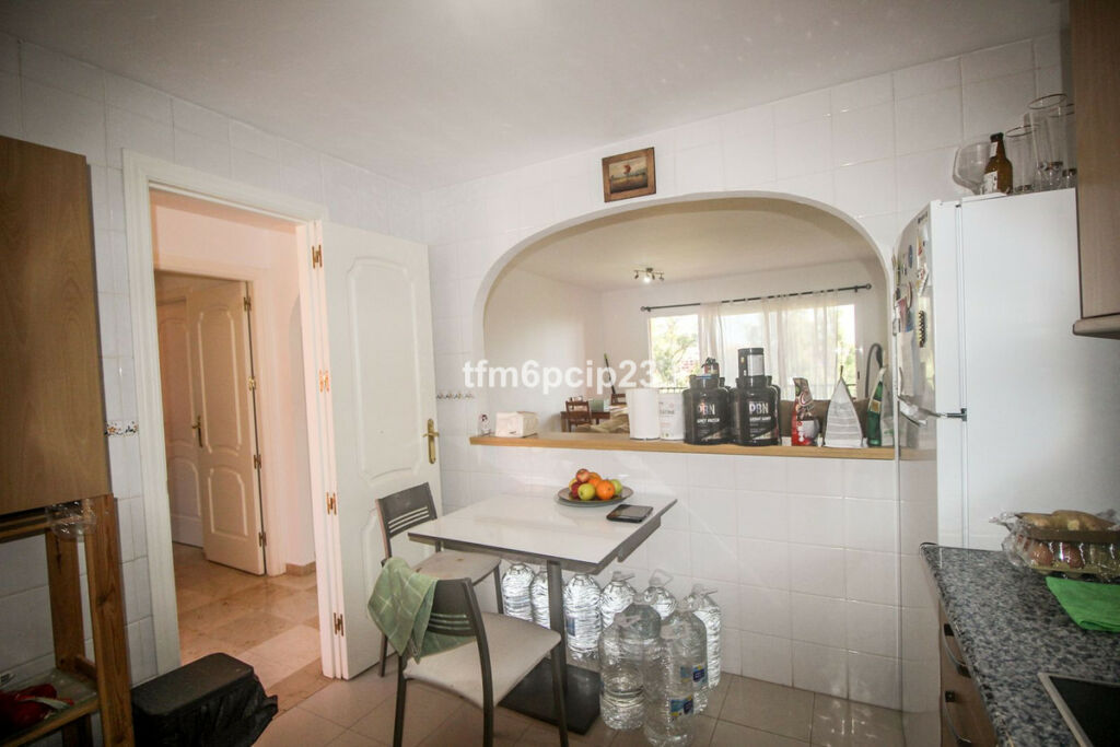 Middle Floor Apartment La Duquesa Málaga - image 16