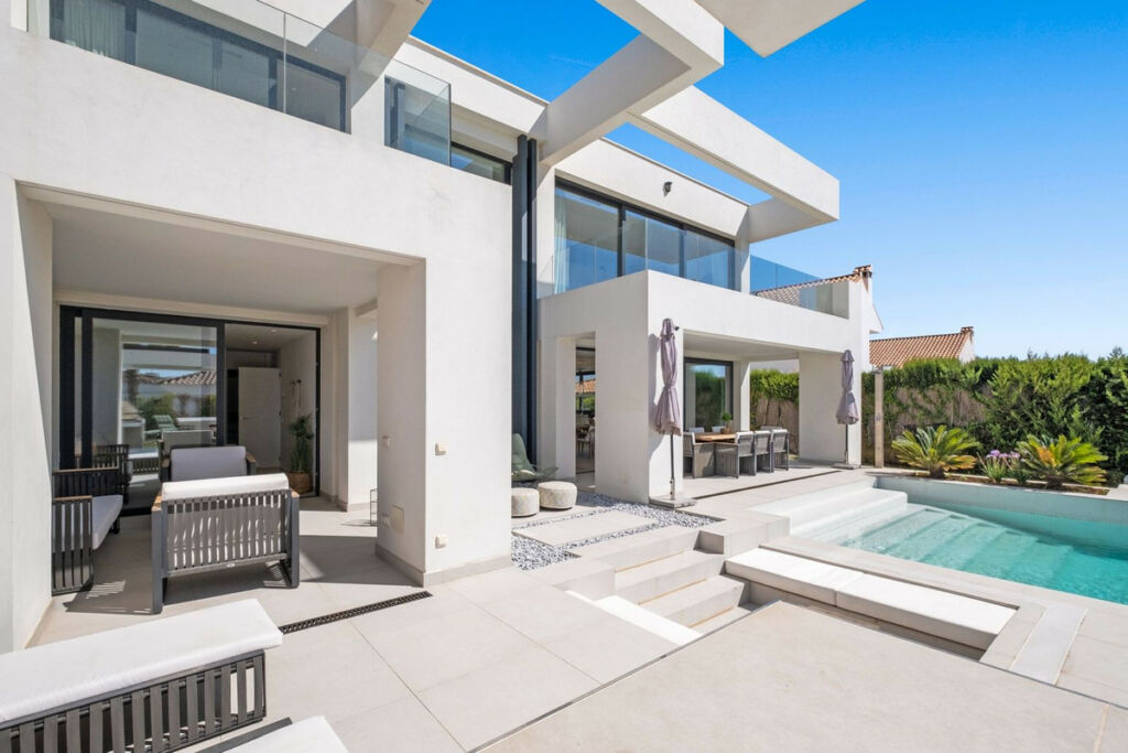 Detached Villa Riviera del Sol Málaga - image 16