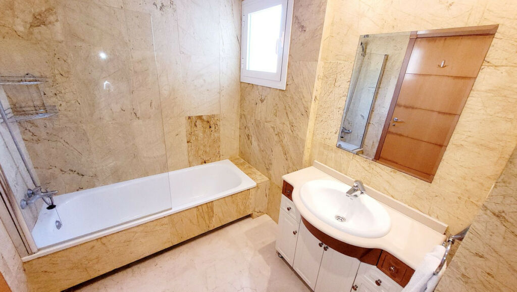 Middle Floor Apartment Benalmadena Málaga - image 16
