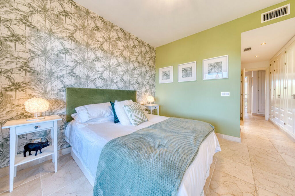 Middle Floor Apartment Estepona Málaga - image 16