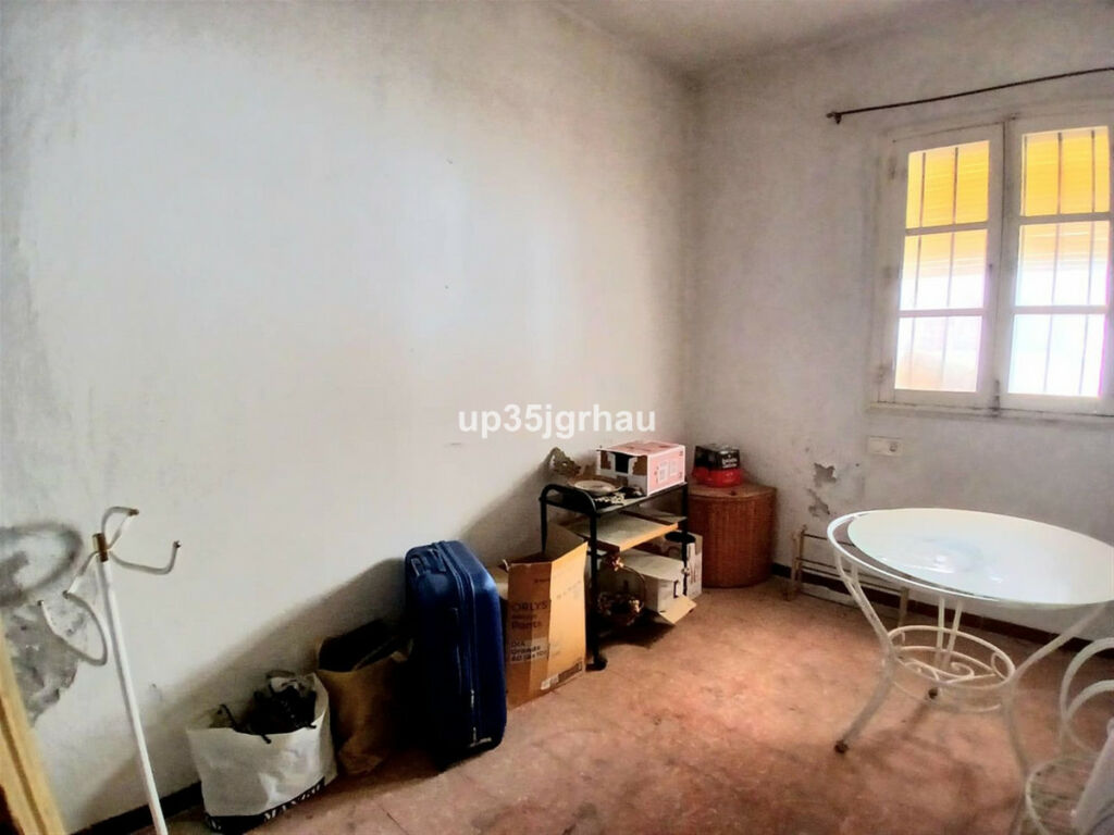 Detached Villa Estepona Málaga - image 16