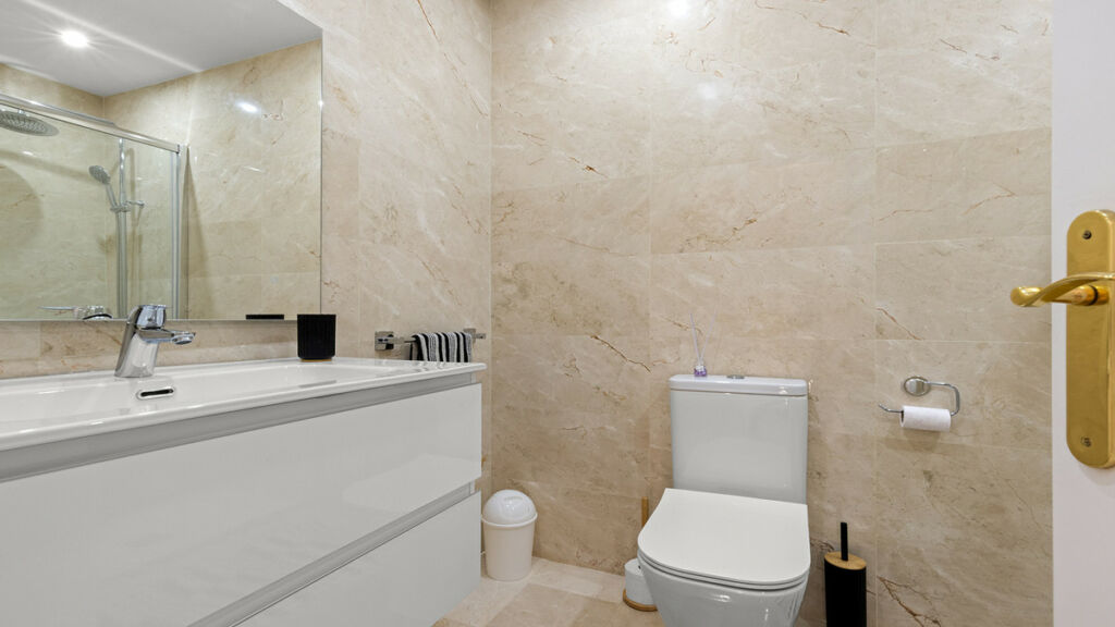 Townhouse La Duquesa Málaga - image 16