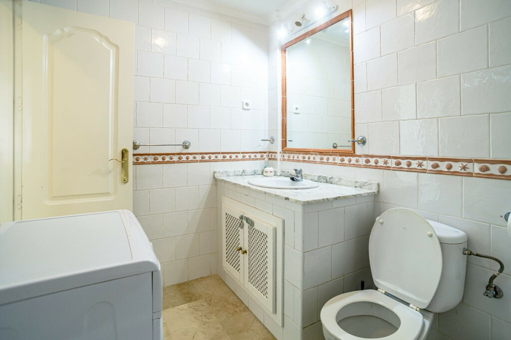 Middle Floor Apartment Villamartin Alicante - image 16