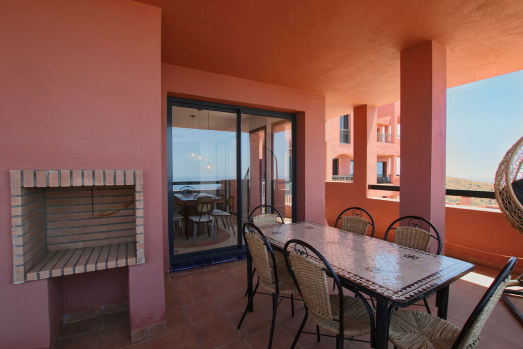 Middle Floor Apartment Calahonda Málaga - image 2