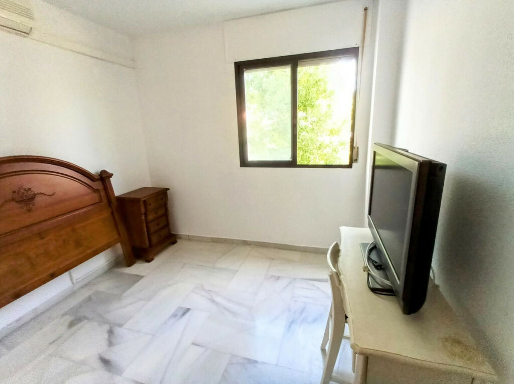 Ground Floor Apartment La Carihuela Málaga - image 16