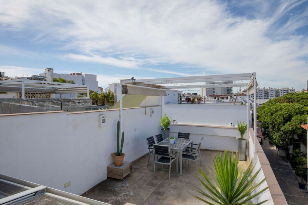Detached Villa Estepona Málaga - image 16