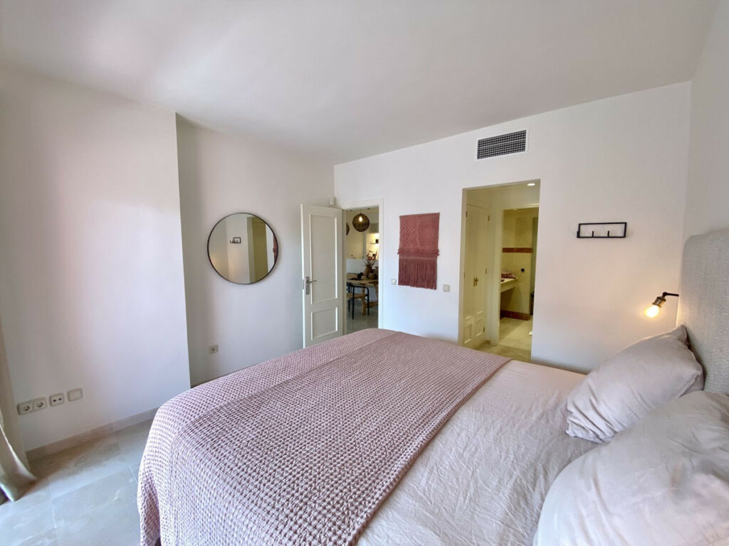Middle Floor Apartment Estepona Málaga - image 16