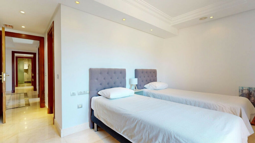 Middle Floor Apartment Estepona Málaga - image 16