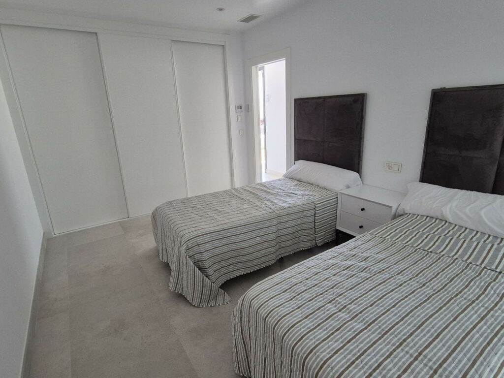 Detached Villa Torreguadiaro Cádiz - image 16