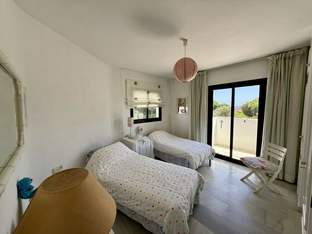 Middle Floor Apartment Calahonda Málaga - image 16
