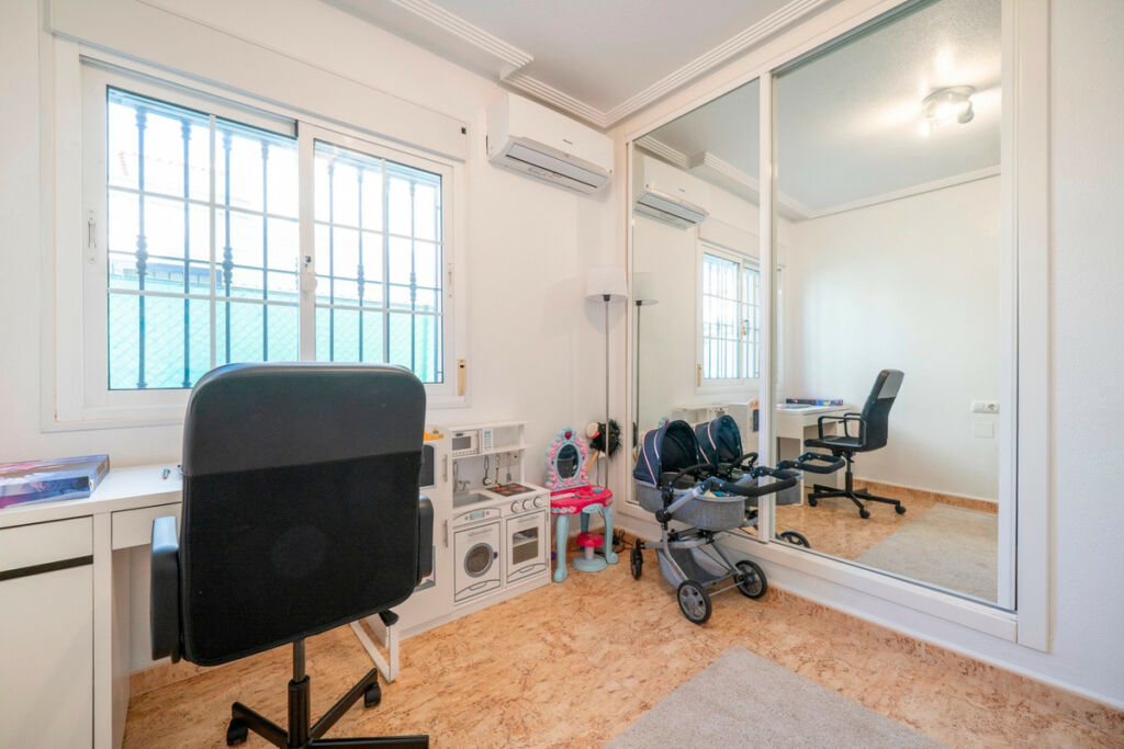 Townhouse Guardamar del Segura Alicante - image 16