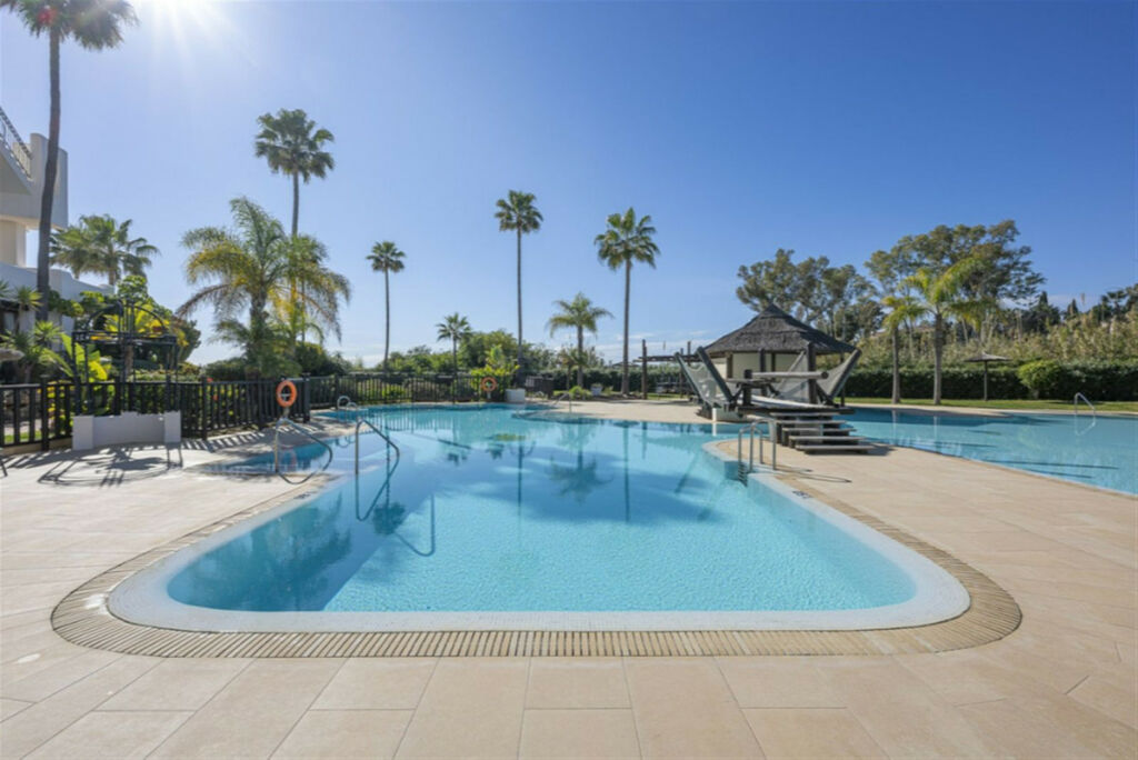 Middle Floor Apartment New Golden Mile Málaga - image 16