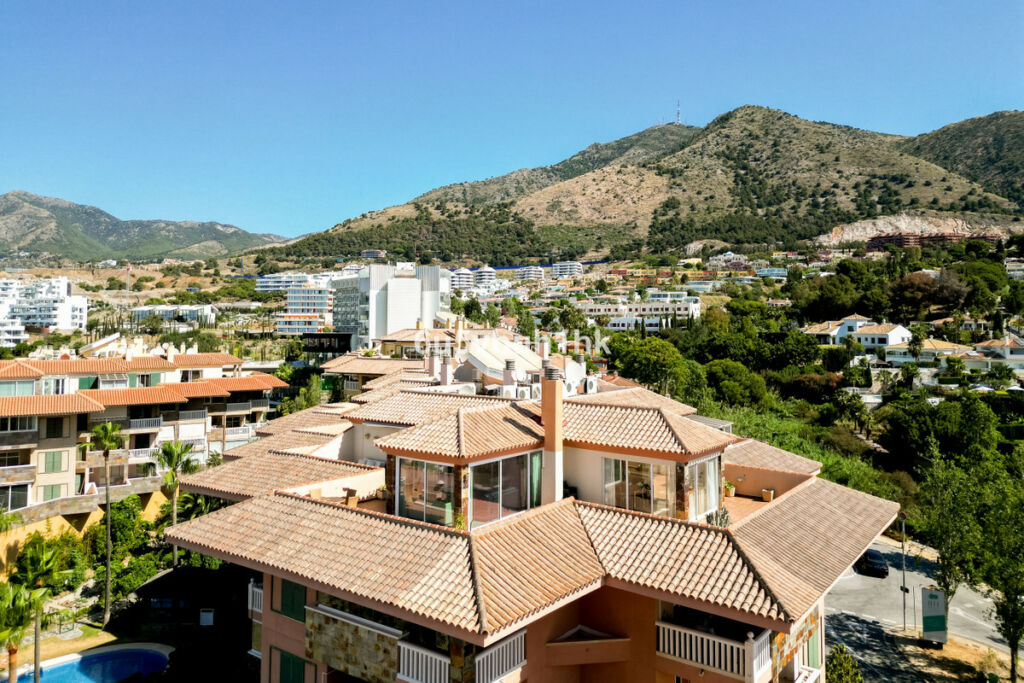 Penthouse Higueron Málaga - image 3