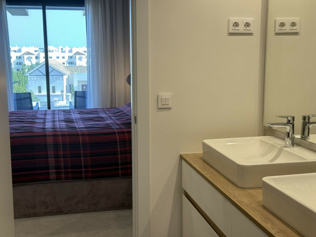 Middle Floor Apartment Estepona Málaga - image 16
