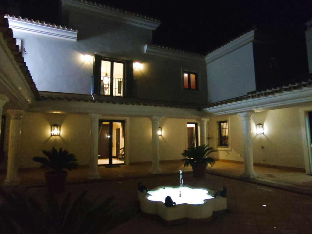 Detached Villa San Roque Club Cádiz - image 16