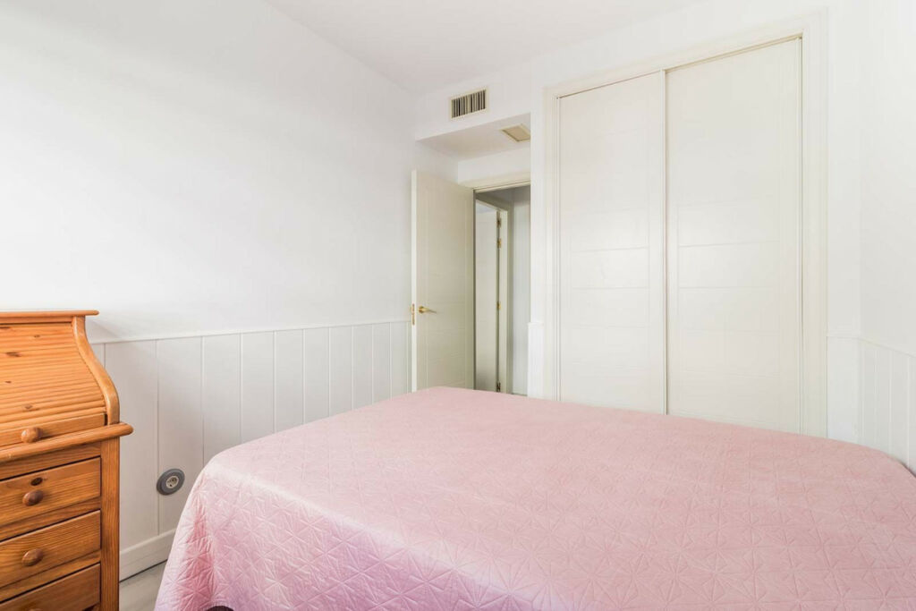 Middle Floor Apartment Estepona Málaga - image 16