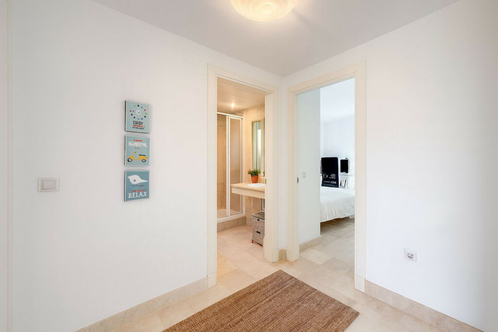 Middle Floor Apartment Cerros del Aguila Málaga - image 16