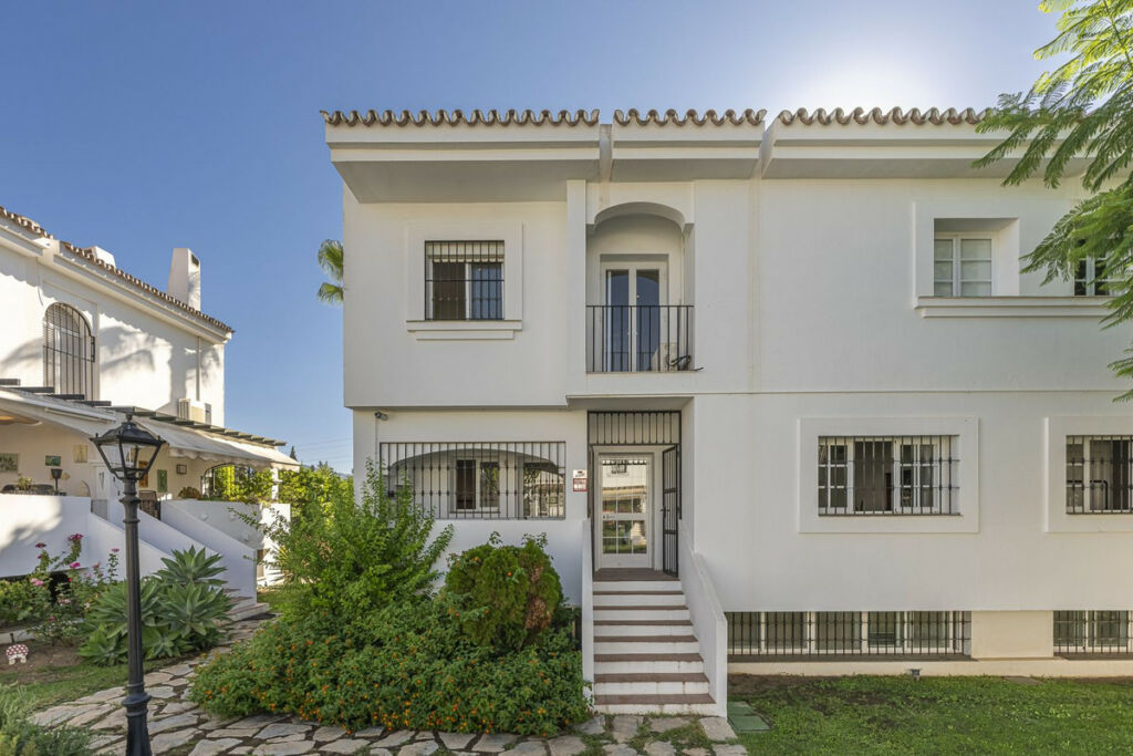 Semi-Detached House Nueva Andalucía Málaga - image 16