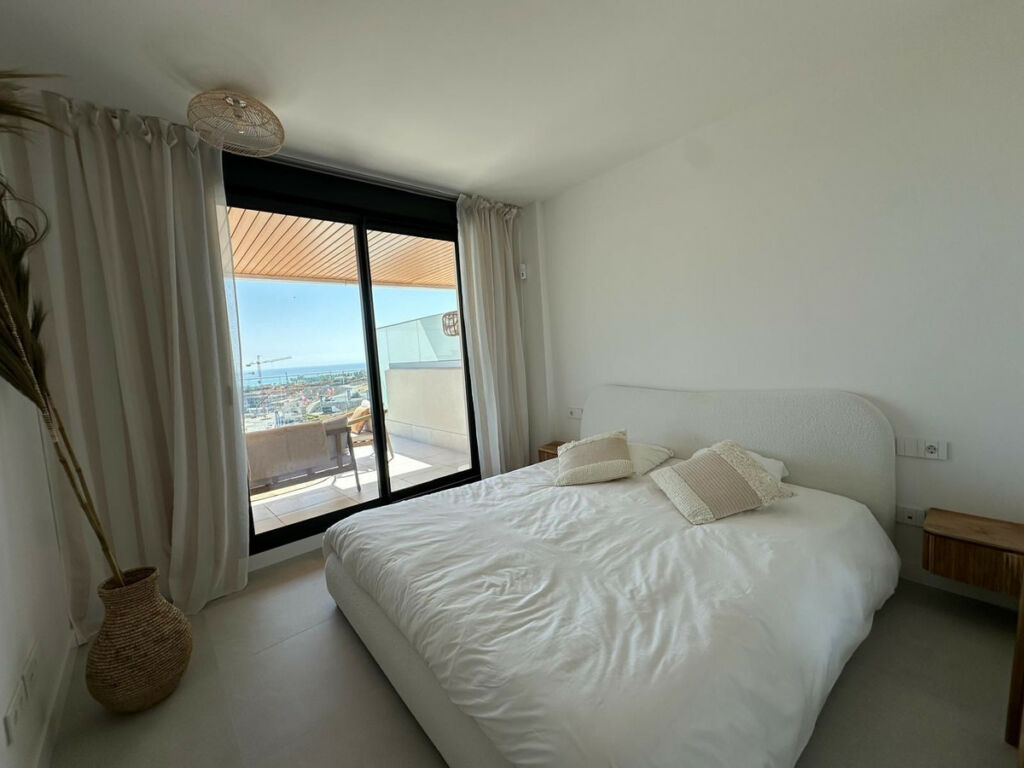 Middle Floor Apartment Selwo Málaga - image 16