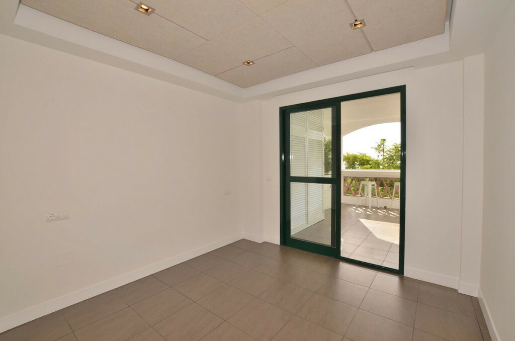 Middle Floor Apartment Benalmadena Pueblo Málaga - image 16