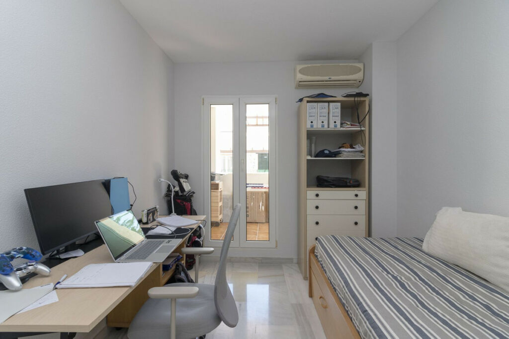 Middle Floor Apartment Benalmadena Málaga - image 16