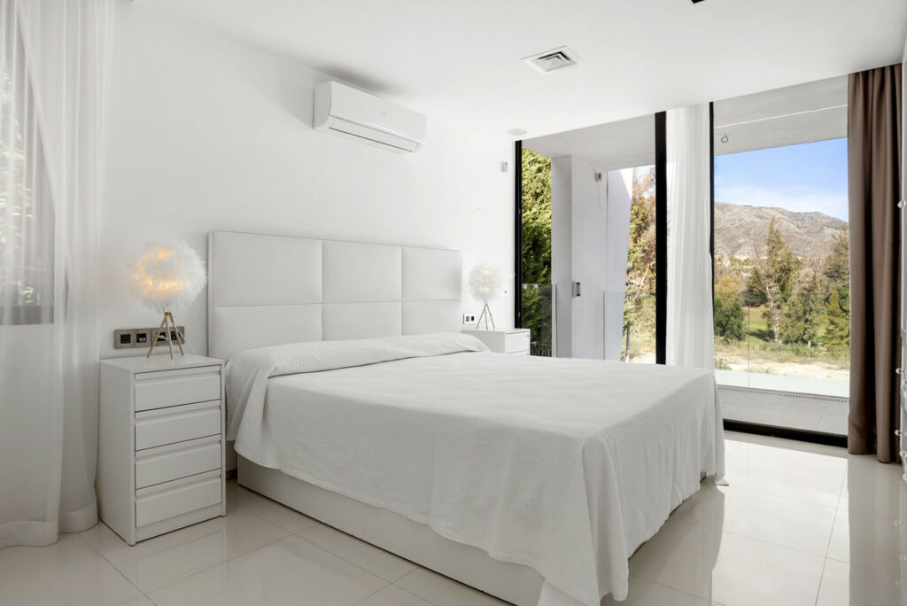 Detached Villa Nueva Andalucía Málaga - image 16