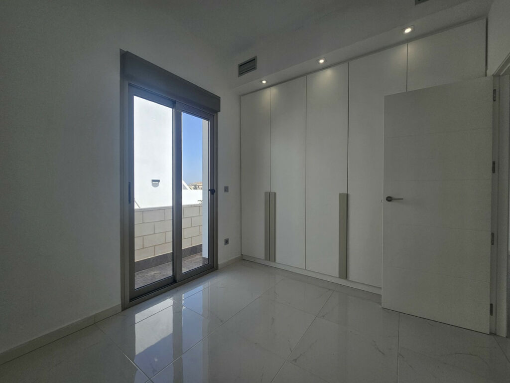 Detached Villa Villamartin Alicante - image 17