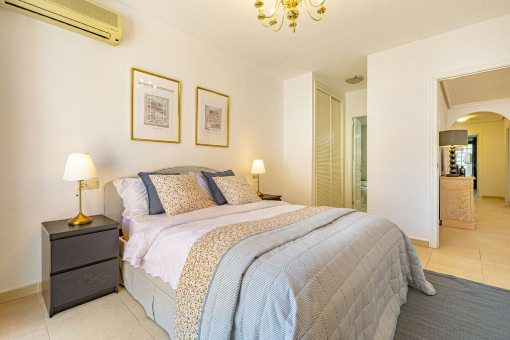 Middle Floor Apartment Nueva Andalucía Málaga - image 16