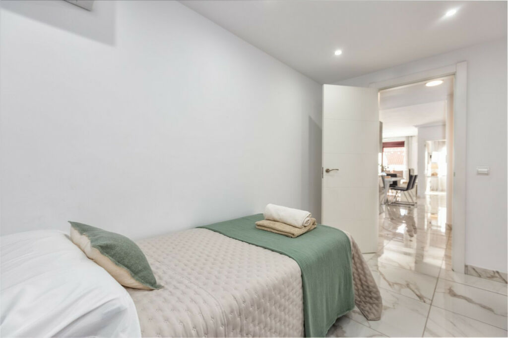 Middle Floor Apartment Nueva Andalucía Málaga - image 19
