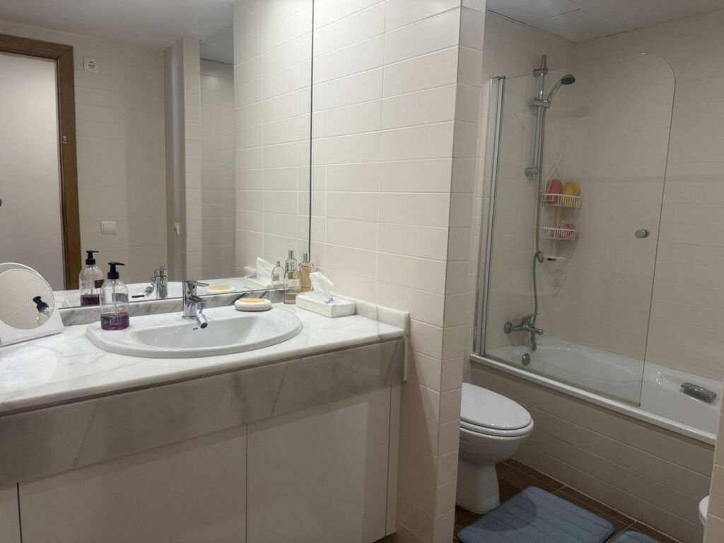 Middle Floor Apartment Selwo Málaga - image 12