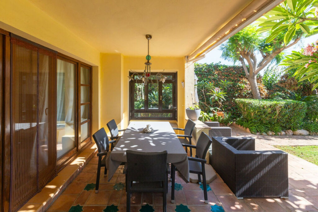 Detached Villa Elviria Málaga - image 16