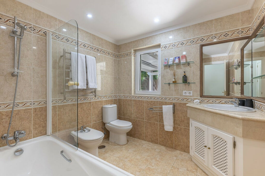 Detached Villa Sotogrande Costa Cádiz - image 16