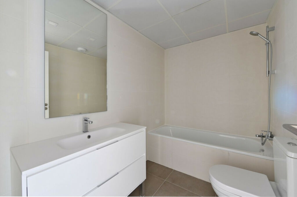 Middle Floor Apartment Benalmadena Málaga - image 15