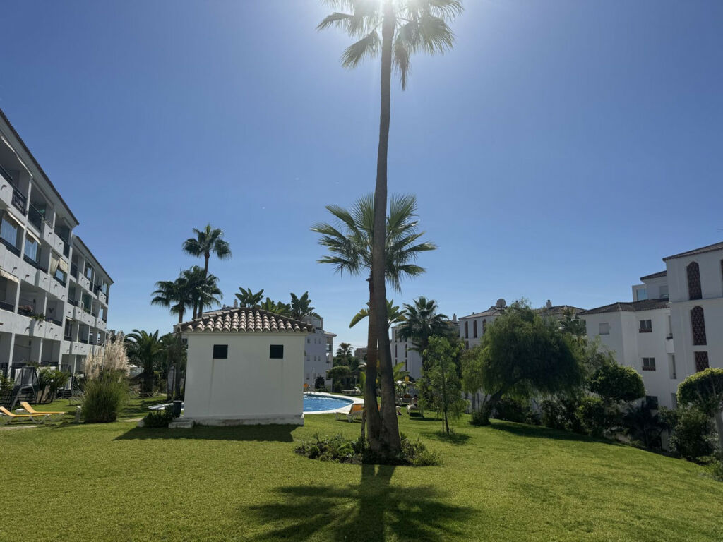 Middle Floor Apartment Calahonda Málaga - image 16