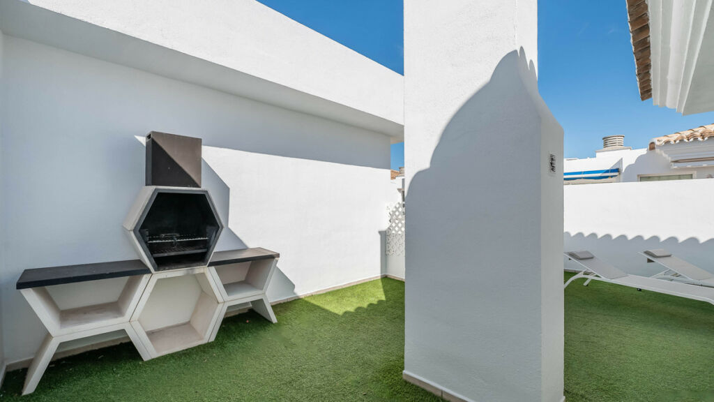 Middle Floor Apartment Puerto Banús Málaga - image 16