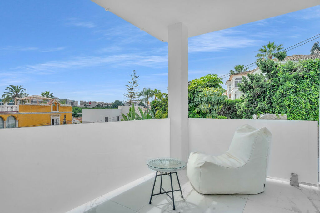 Semi-Detached House Nueva Andalucía Málaga - image 16