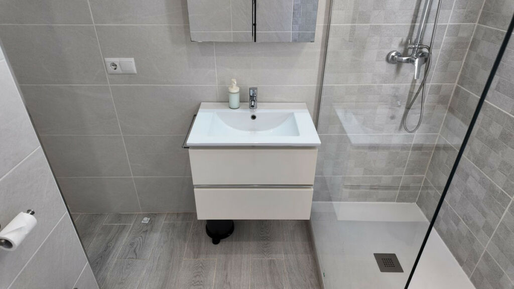 Middle Floor Apartment Benalmadena Málaga - image 14
