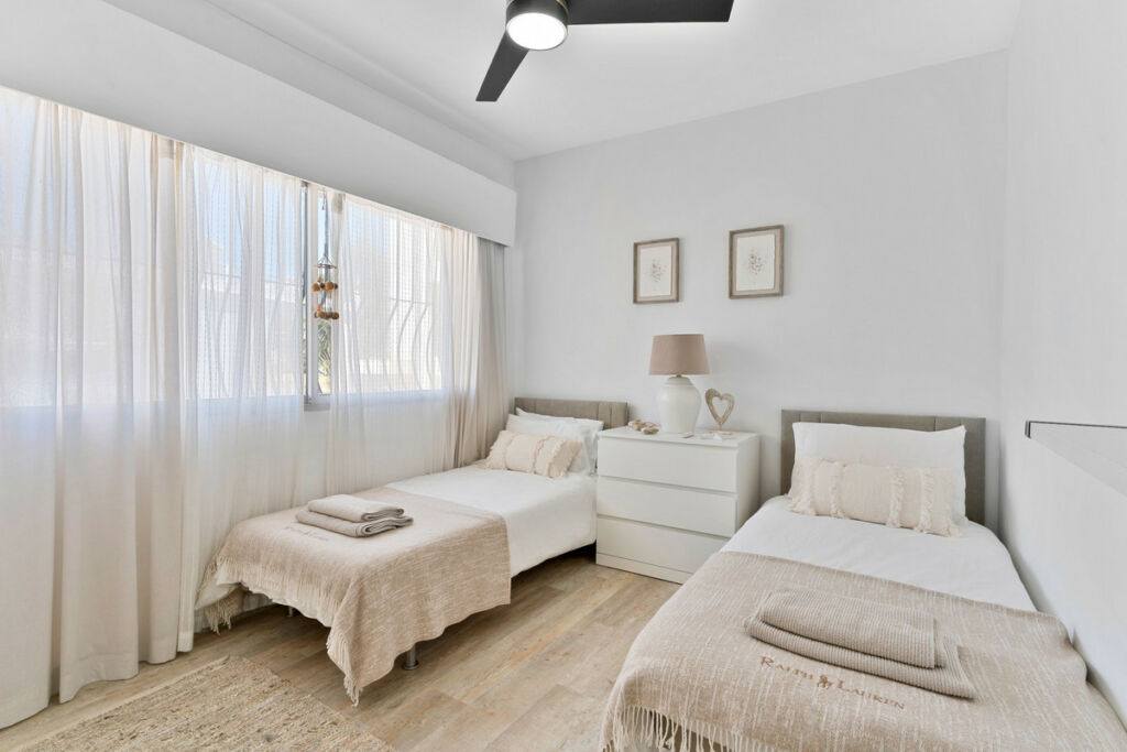 Detached Villa Nueva Andalucía Málaga - image 16