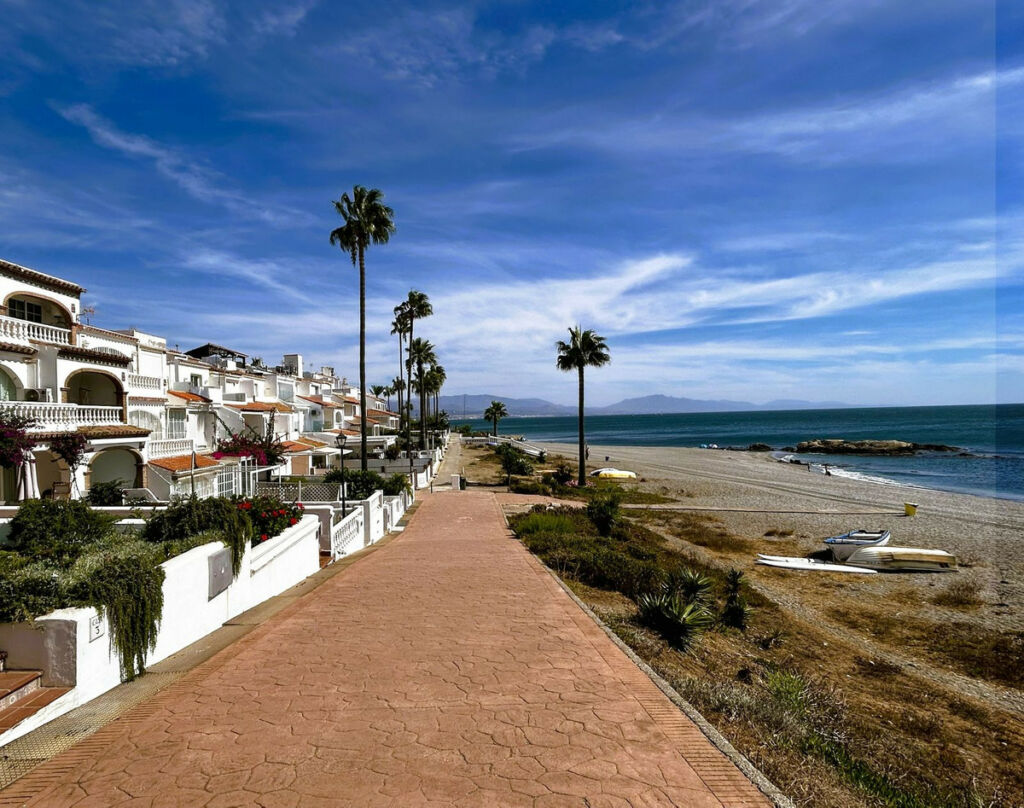 Townhouse Manilva Málaga - image 16