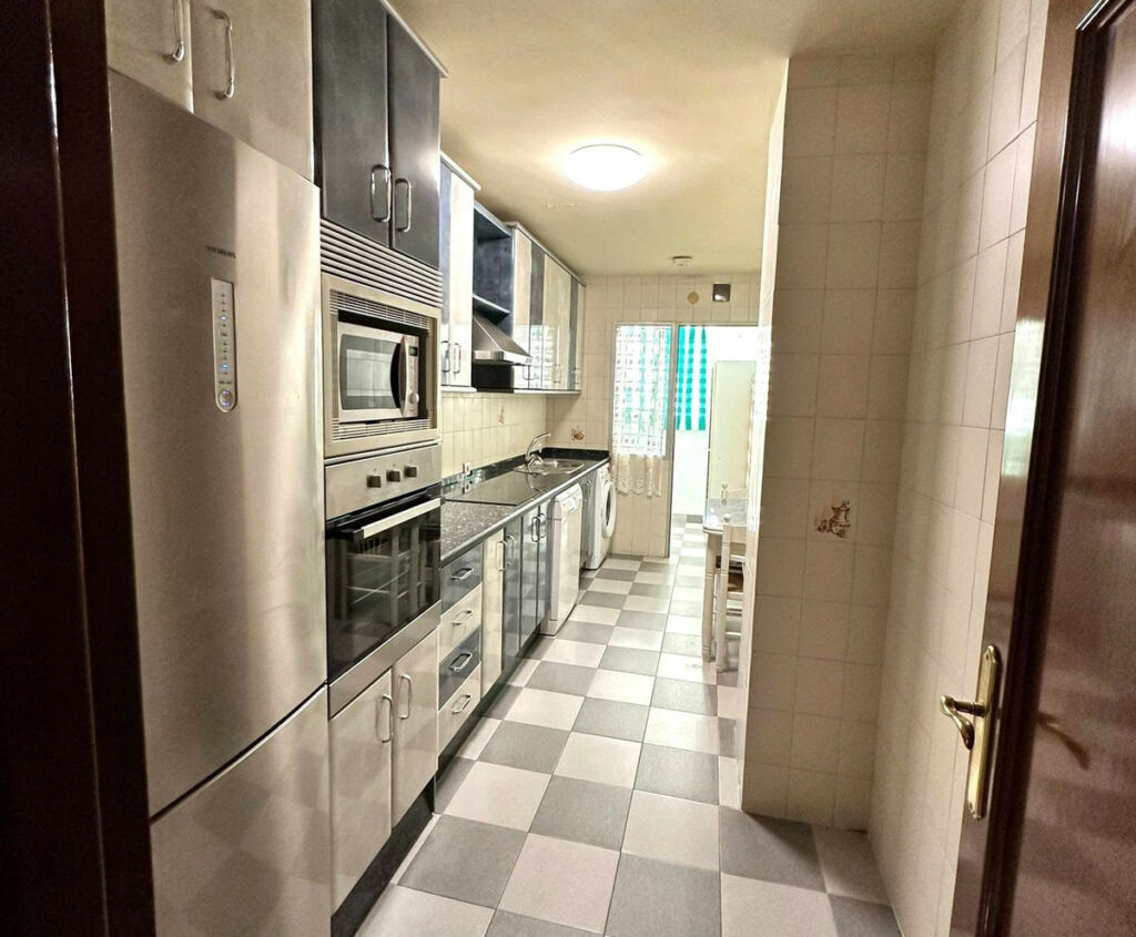 Middle Floor Apartment Benalmadena Málaga - image 24