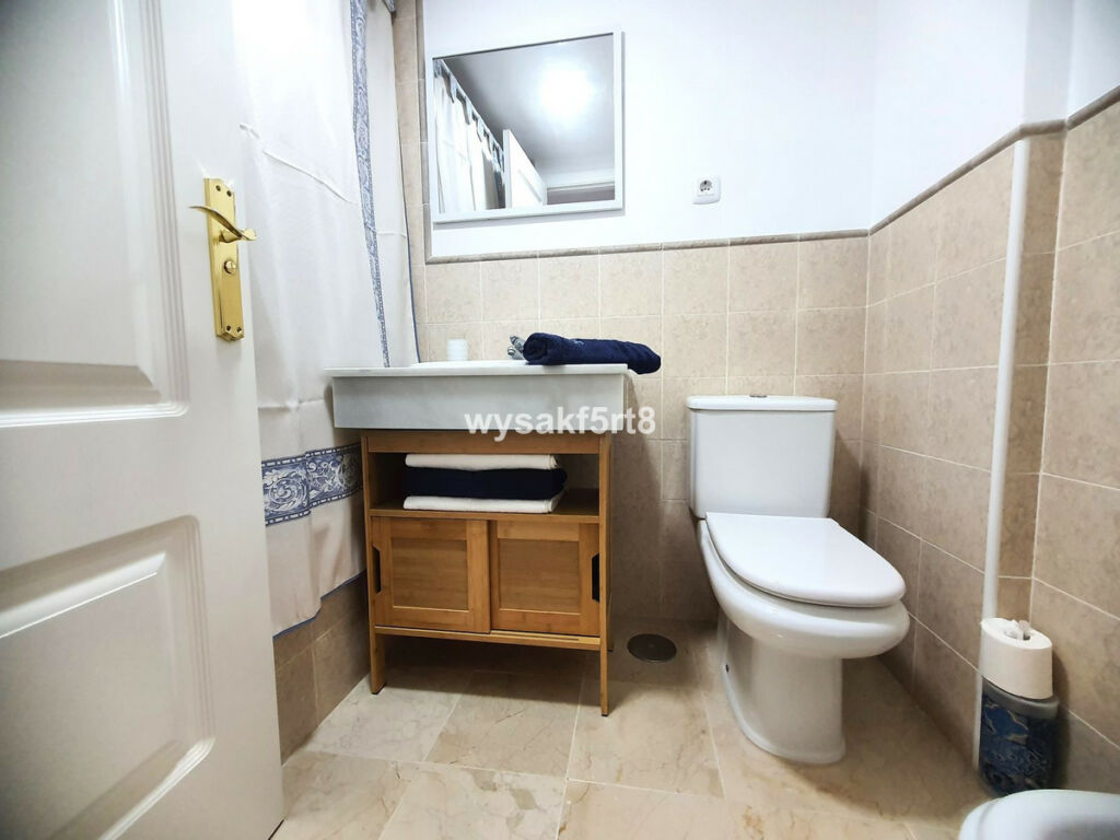 Middle Floor Apartment La Duquesa Málaga - image 17