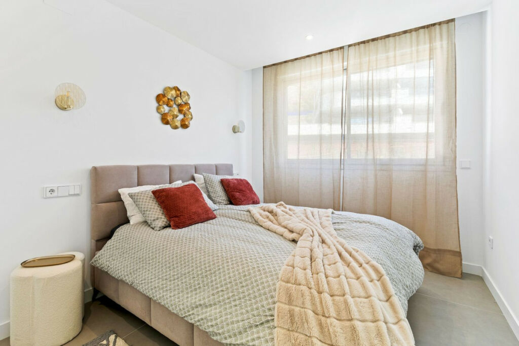 Middle Floor Apartment Higueron Málaga - image 16
