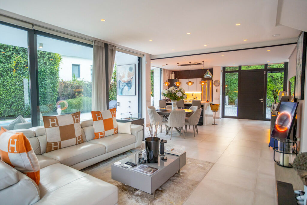 Detached Villa Estepona Málaga - image 16